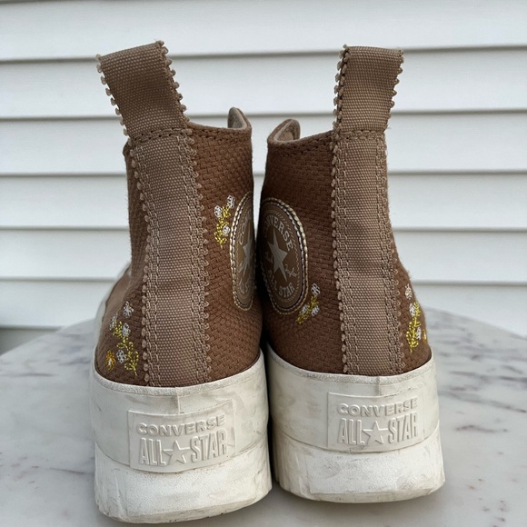 Converse Women's Chuck Taylor All Star Lugged 2.0 Sneaker - Picture 3 of 4